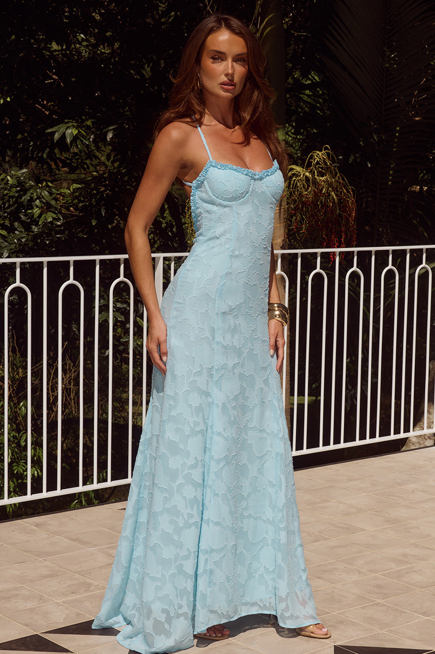 sky blue maxi dress Wendy - US 10 The side zipper ensures a smooth fit Simple Sky Blue Pleated Strapless