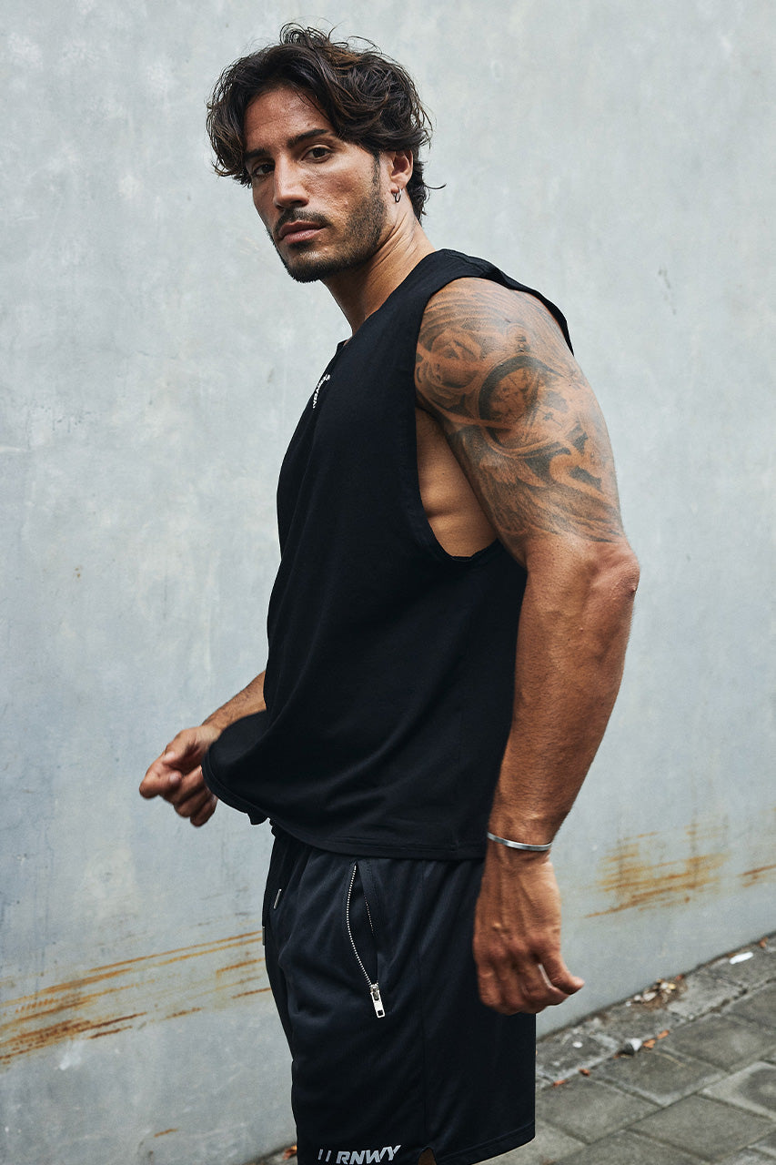 RNWY CREST FITTED TANK TOP - BLACK